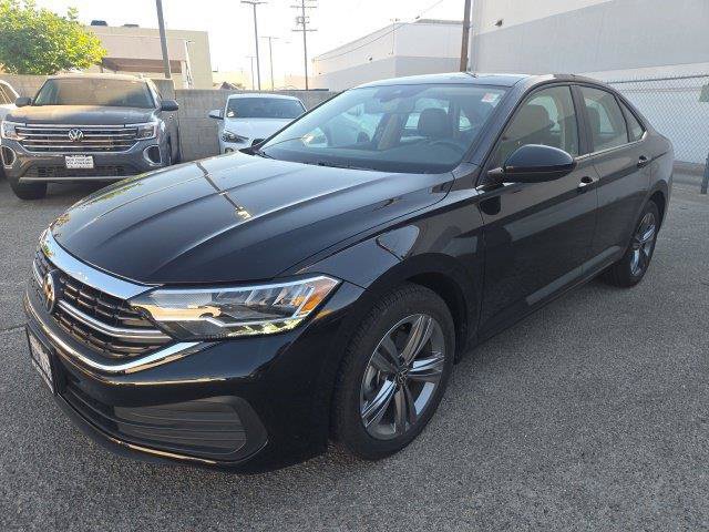 Certified 2023 Volkswagen Jetta SE w/ Panoramic Sunroof Package FWD image 1