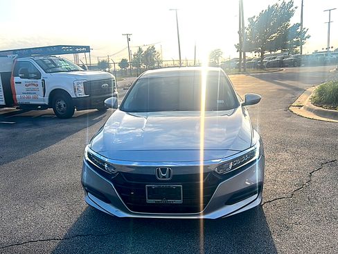 Used 2018 Honda Accord LX image 2