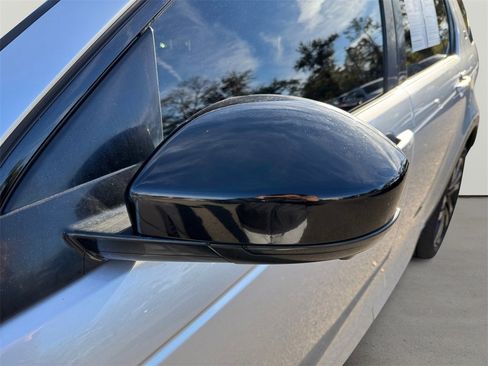 Used 2017 Land Rover Discovery Sport HSE image 11