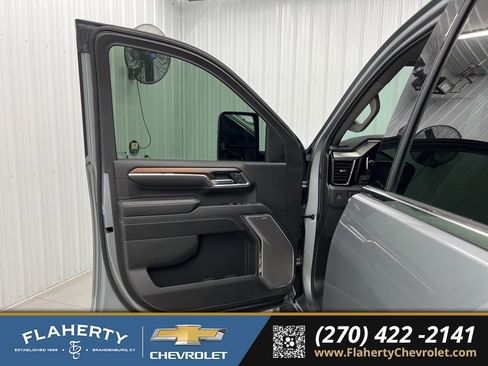 Used 2024 GMC Sierra 2500 Denali w/ Denali Reserve Package AWD/4WD image 8