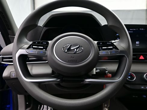 Used 2023 Hyundai Elantra SE image 21