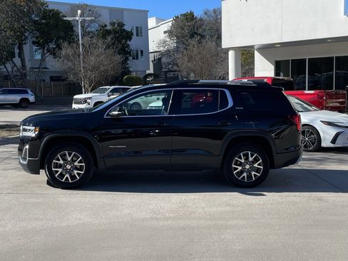 Used 2023 GMC Acadia SLE w/ Driver Convenience Package image 3