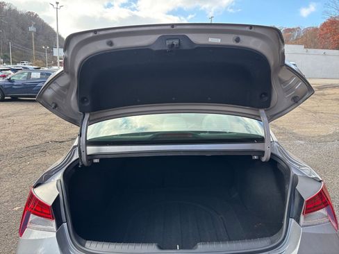 Used 2025 Hyundai Elantra Limited image 30