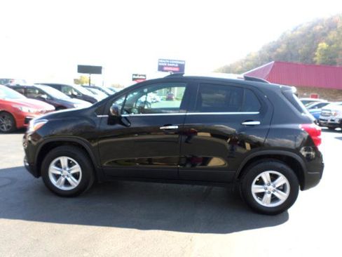 Used 2019 Chevrolet Trax LT w/ LT Convenience Package image 9