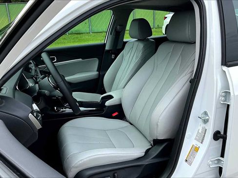 Used 2025 Acura Integra FWD image 9