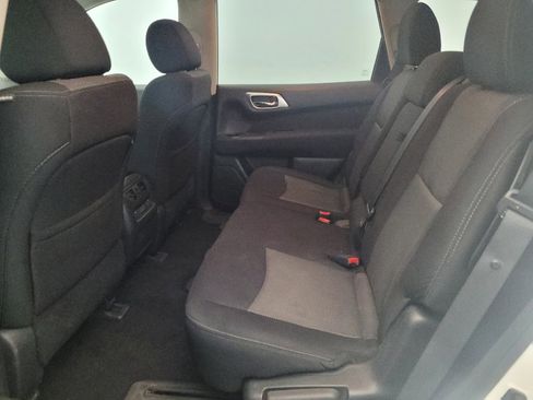 Used 2017 Nissan Pathfinder S AWD/4WD image 18