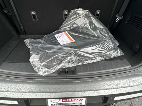 New 2026 Nissan Pathfinder SL w/ SL Premium Package AWD/4WD image 17