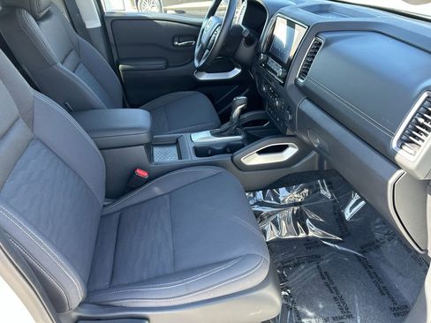 Used 2023 Nissan Frontier SV w/ SV Convenience Package image 9