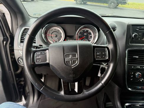 Used 2014 Dodge Grand Caravan SXT FWD image 17