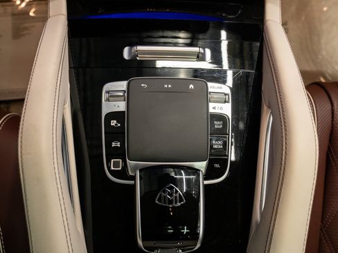 Used 2026 Mercedes-Benz Maybach GLS 600 4MATIC image 40