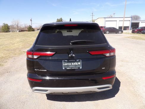 Used 2024 Mitsubishi Outlander SE image 7