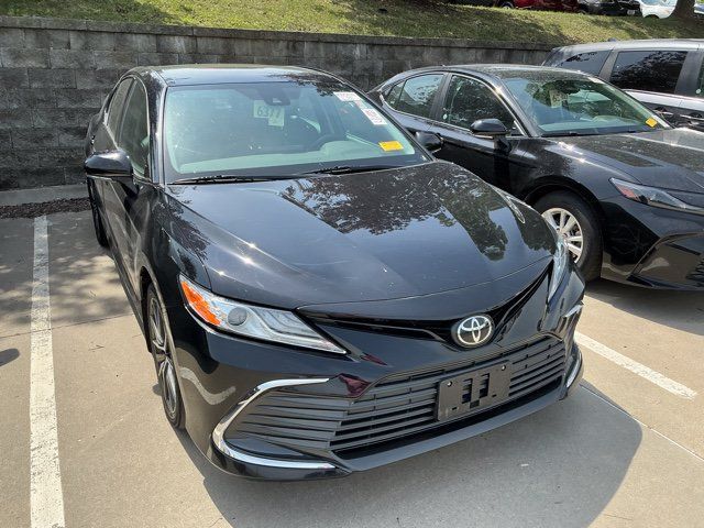 Used 2023 Toyota Camry XLE w/ Cold Weather Package AWD/4WD image 4