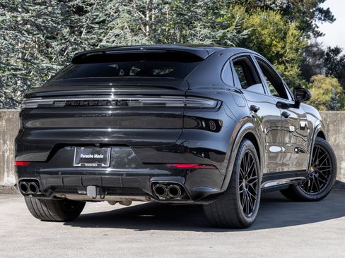 Certified 2025 Porsche Cayenne GTS AWD/4WD image 11