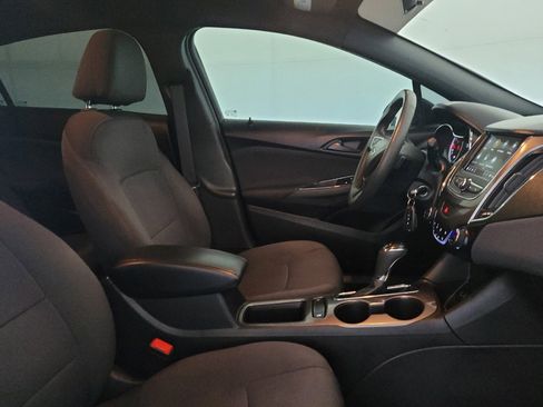 Used 2019 Chevrolet Cruze LT w/ RS Package FWD image 21