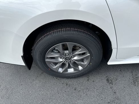 New 2025 Toyota Sienna XLE image 11