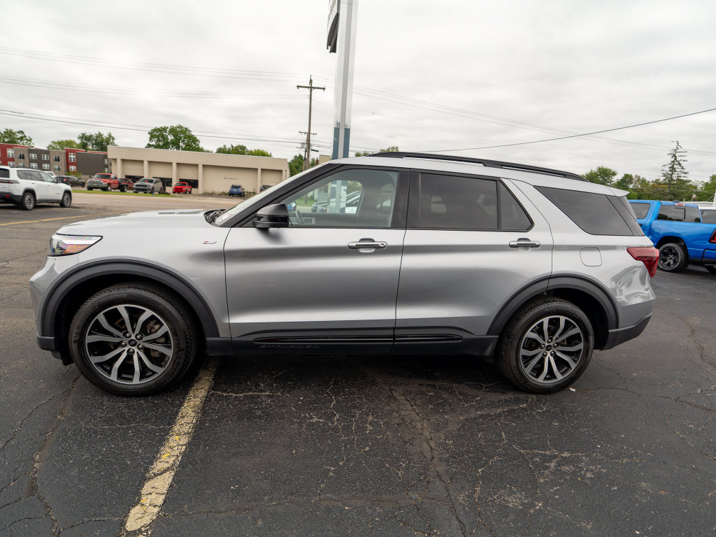 Used 2023 Ford Explorer ST-Line AWD/4WD image 4