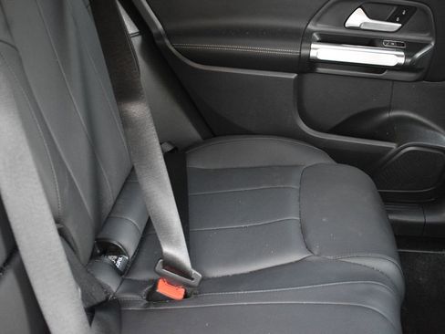 Used 2025 Mercedes-Benz GLB 250 image 30
