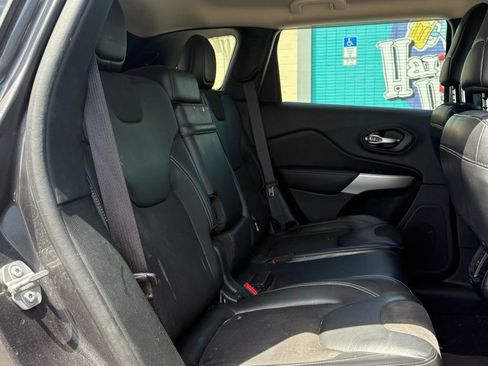 Used 2018 Jeep Cherokee Latitude Plus w/ Comfort/Convenience Group image 15