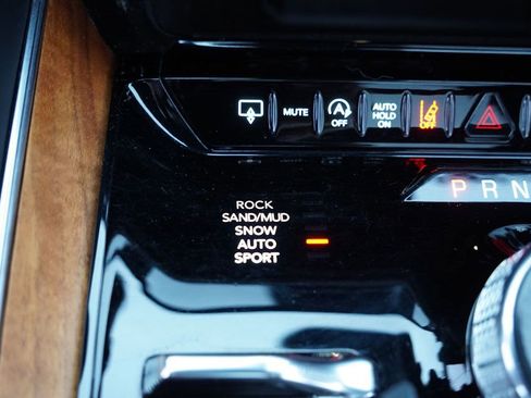 Used 2024 Jeep Grand Wagoneer Series III image 39