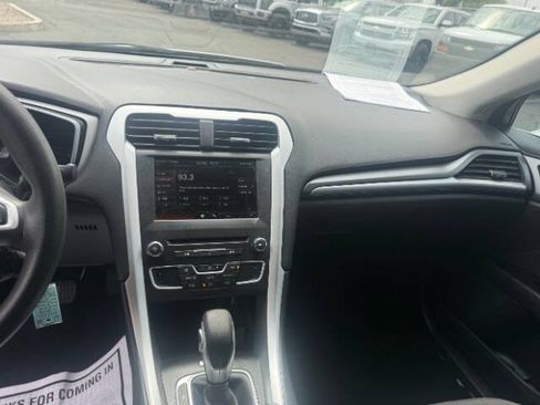 Used 2016 Ford Fusion SE FWD image 13