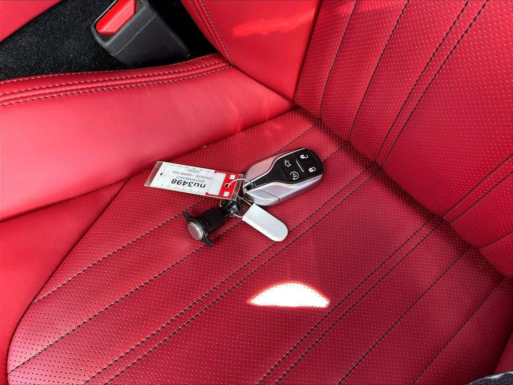 Used 2023 Maserati Levante GT AWD/4WD image 35
