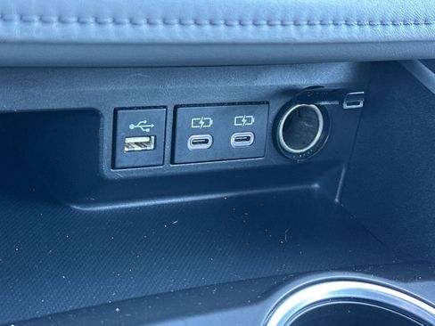 Used 2023 Toyota Highlander XLE image 33