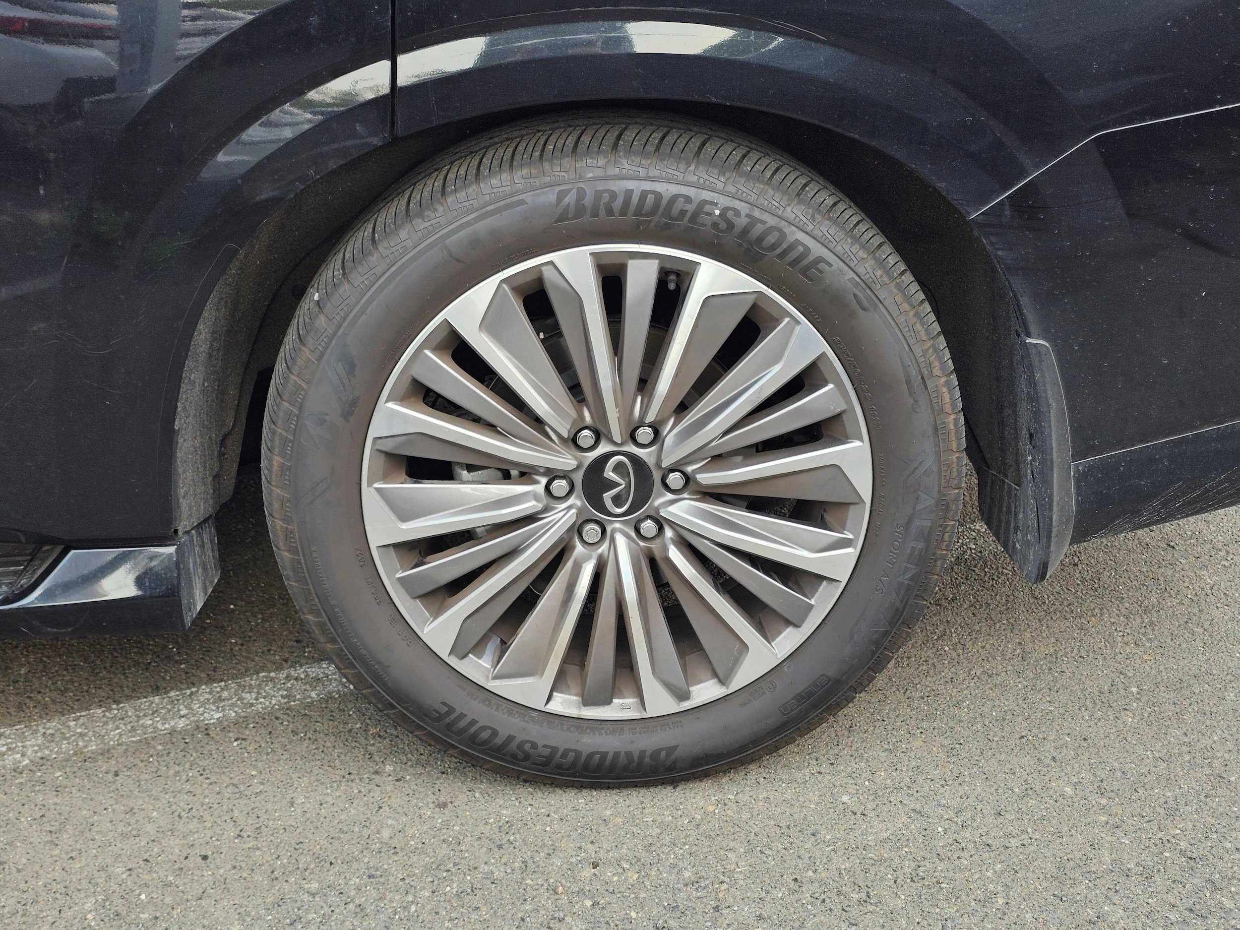 Used 2025 INFINITI QX80 Sensory AWD/4WD image 9