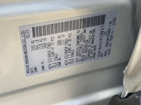 Used 2025 Nissan Rogue SV FWD image 31