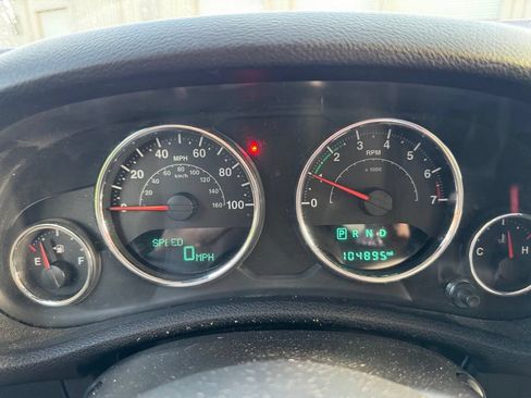 Used 2017 Jeep Wrangler Unlimited Sahara AWD/4WD image 17