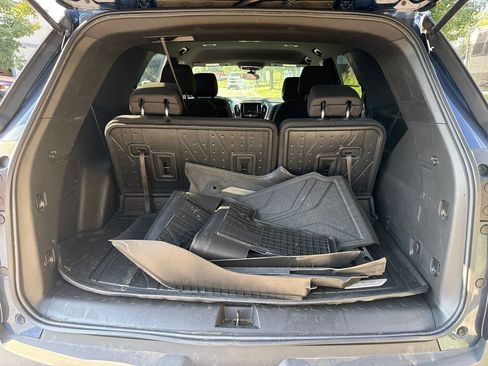 Used 2023 Chevrolet Traverse LT w/ LPO, Floor Liner Package FWD image 16