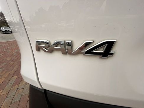 Used 2022 Toyota RAV4 LE image 29