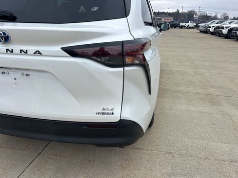 Used 2023 Toyota Sienna XLE image 7