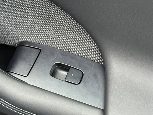 Used 2024 Tesla Model S image 22