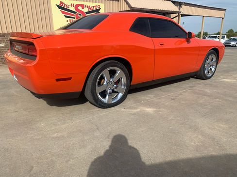 Used 2009 Dodge Challenger R/T image 2