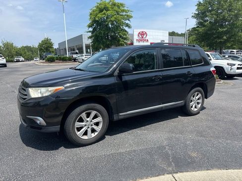 Used 2013 Toyota Highlander Plus AWD/4WD image 2