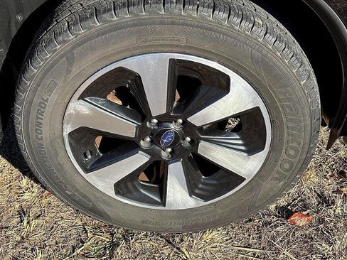 Used 2018 Subaru Forester 2.5i Premium w/ All-Weather Package image 10