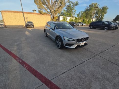 Used 2025 Volvo V60 B5 Cross Country Plus AWD/4WD image 6