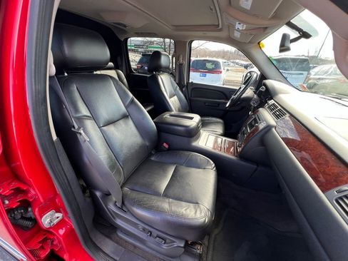 Used 2011 Chevrolet Avalanche LTZ image 27