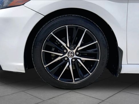 Used 2021 Toyota Camry SE FWD image 11