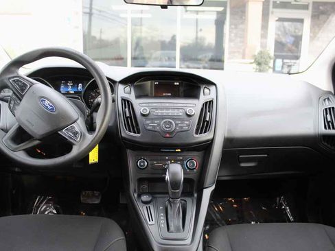 Used 2018 Ford Focus SE image 28
