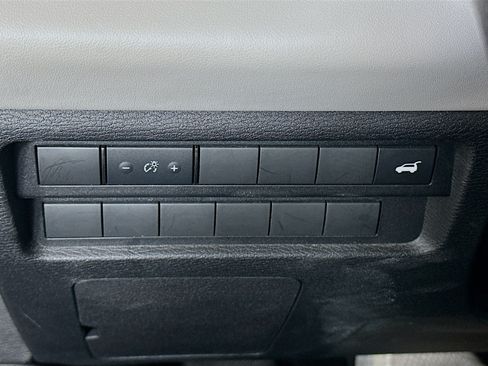 Used 2025 Mitsubishi Outlander SE AWD/4WD image 17