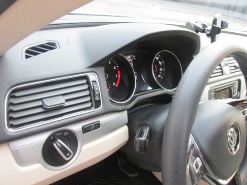 Used 2017 Volkswagen Passat 1.8T S image 24