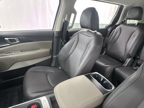 New 2026 Kia Carnival image 13