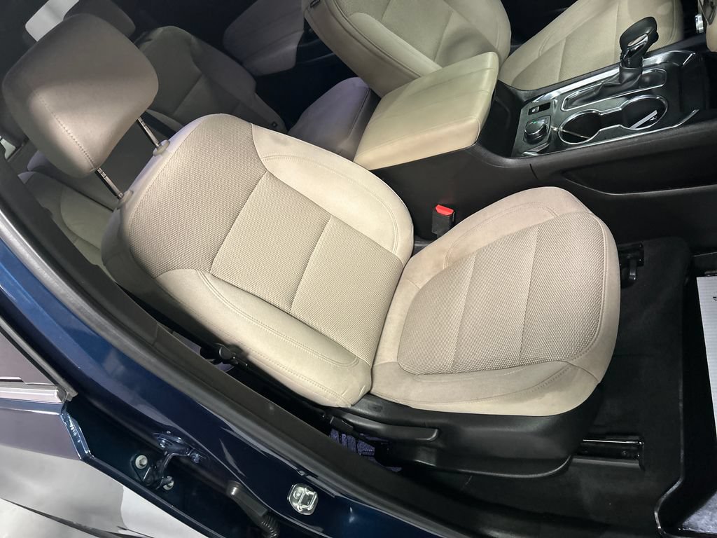 Used 2023 Chevrolet Traverse LS FWD image 25