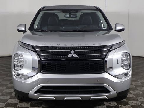 Used 2024 Mitsubishi Outlander SE image 13