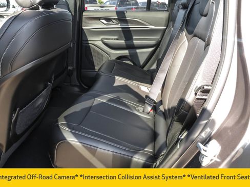 New 2025 Jeep Grand Cherokee Limited w/ Luxury Tech Group II image 9