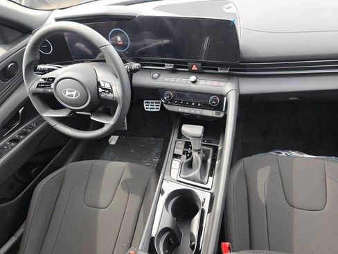 Certified 2025 Hyundai Elantra SEL image 24