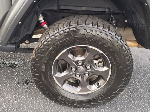 Used 2021 Jeep Gladiator Rubicon AWD/4WD image 17