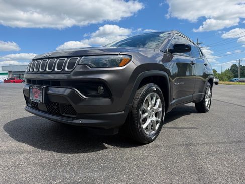 Used 2022 Jeep Compass Latitude AWD/4WD image 7