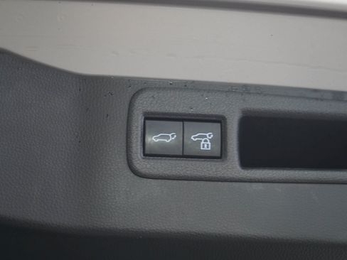 Used 2021 Toyota Venza Limited AWD/4WD image 11